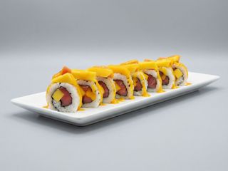 Sushi box - maki tuna mango