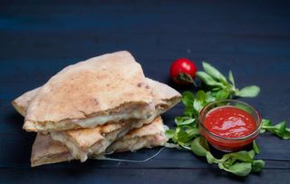 Pizza sandwich cu bacon