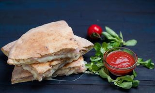 Pizza sandwich cu pui