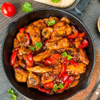 Tigaie de pui cu legume