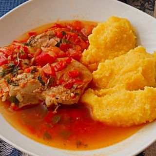 Saramură din pulpă dezosată de pui cu mamaliguta
