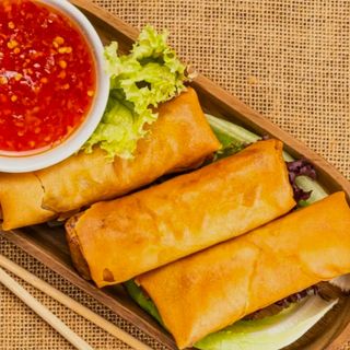 Spring rolls cu sos sweet chilli