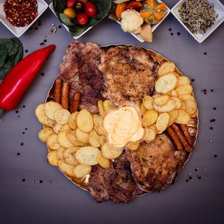 Platou cald cu cartofi prăjiți pentru 2 persoane