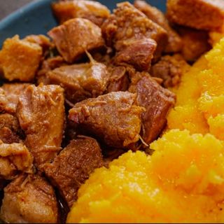 Mușchi de porc la ceaun