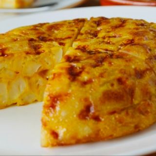 Tortilla de patatas con jamon serrano