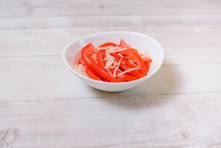 Salată de roșii și ceapă