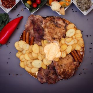 Platou cald cu chipsuri de cartofi pentru 2 persoane