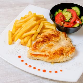 Piept de pui la gratar + Garnitura la alegere