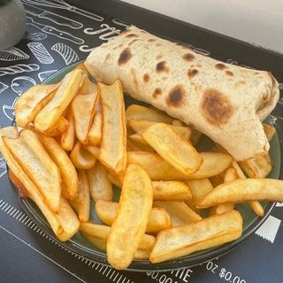 Tortilla cu Pui și  cartofi dippers