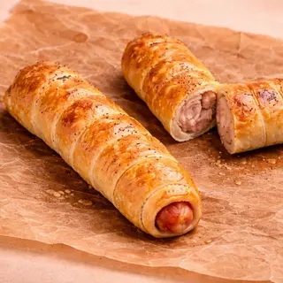 Covrig cu crenvurst de pui si cascaval