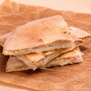 Pizza sandwich prosciutto