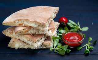 Pizza sandwich cu pui