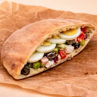 Chifla cu salata Bulgareasca