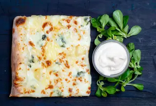 Pizza la felie Quattro Formaggi