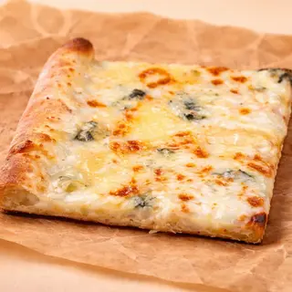 Pizza la felie Quattro Formaggi