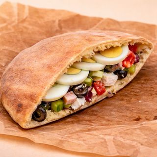 Chifla cu salata Bulgareasca