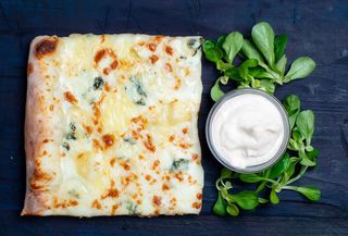 Pizza la felie Quattro Formaggi