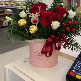 Cutie mică cu brad natural