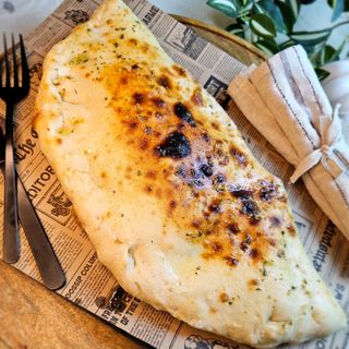 CHIKEN MUSHROOM CALZONE 500 GR