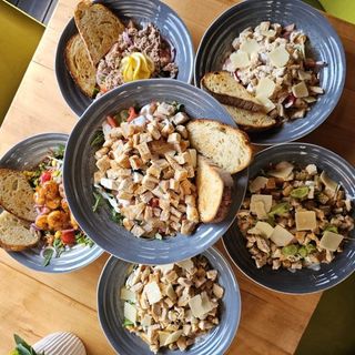 CRISPY FETA SALAD 450 GR