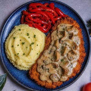 Șnițel de Porc cu Sos de Hribi și Cartofi Piure 450g