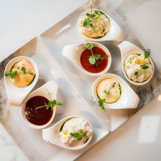 Sos de iaurt cu mentă și usturoi