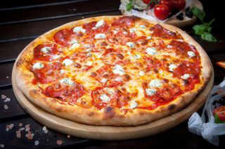 Pizza Gorgonzolla e crudo