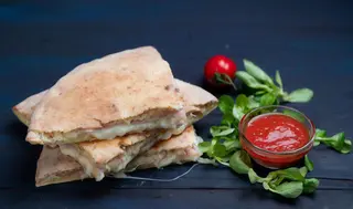 Pizza sandwich cu bacon
