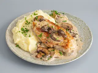 Piept de pui cu sos de ciuperci