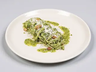 Spaghete cu creveti si pesto