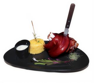 Ciolan de porc afumat cu hrean si mamaliguta