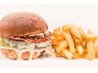 Meniu Blue beef burger cu cartofi prajiti inclusi