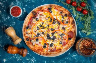 Pizza Con tutto mica