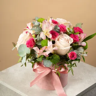 Aranjament floral in cutiuță pastel