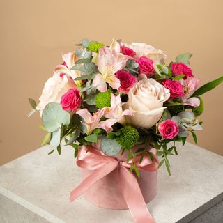 Aranjament floral in cutiuță pastel