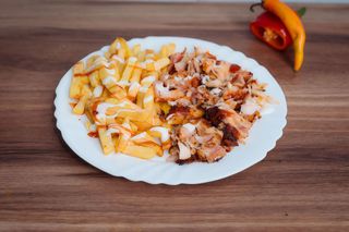 Souvlaki de pui la farfurie