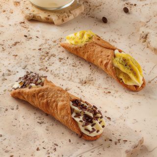 Pistachio cannoli