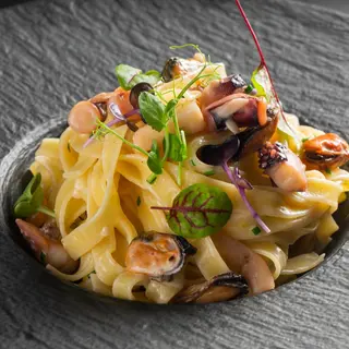 Tagliolini cu fructe de mare