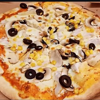 Pizza cu piept de pui