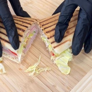 Sandwich cu Snitel 260g