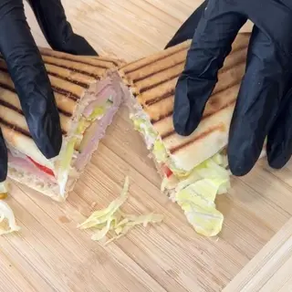 Sandwich cu Muschi File 270g