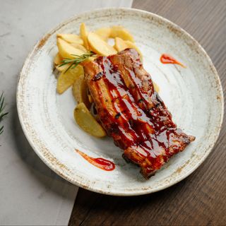 MENIU - COASTE LA CUPTOR CU CARTOFI WEDGES