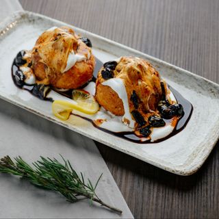 Papanași cu dulceață și smântână