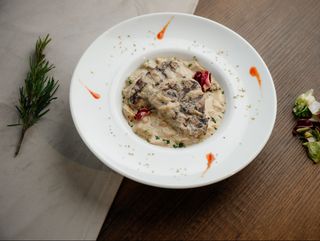 Mușchi de vită în sos de hribi