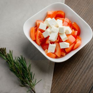 Salată de roșii și telemea