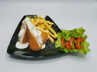 Rulou de pui cu bacon și cartofi pai