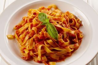 Tagliatelle cu roșii și ciuperci