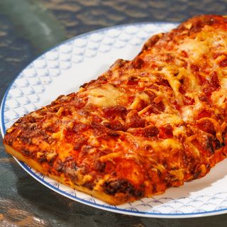 Pizza Picantă + Suc Doză