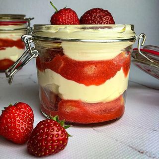 Tiramisu cu fructe proaspete