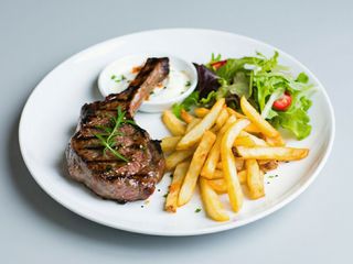 Platou cotlet de porc la gratar